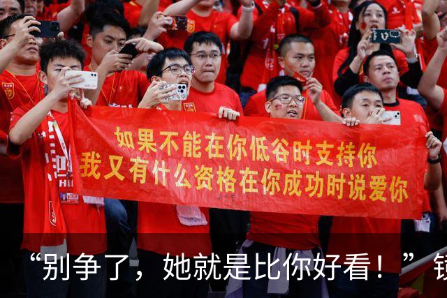 “别争了，她就是比你好看！”镜头里僵住的笑容：当宿舍友谊变成暗自较劲的雌竞场
